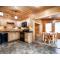 City Hideaway - Hot Tub, Fireplace, Grill