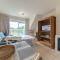 Studio Zeeflat with parking and shared pool by Interhome - دي هان