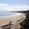 Large 5 Bed House in Scarborough near the beach, Large Garden & HOT TUB