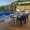 Villa Natura Lux, Piscina privada y zona exterior