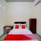 Super OYO 90773 Shine Guest House Syariah - Tebingtinggi