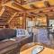 Classic Colorado Log Home with Mountain Views!