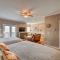 Large, Cozy Midway Studio w/ Mountain Views!