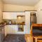 The Yellow Straw House - Rangataua Holiday Home - 奥阿库尼