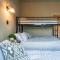 The Yellow Straw House - Rangataua Holiday Home - 奥阿库尼