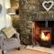 The Cwtch, Log Fire, Sleeps 5, Nr Zip World, Brecon and Bike Park Wales - Aberdare