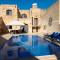 Centre Island Holiday Home with private pool and hot tub - Kerċem