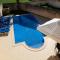 Centre Island Holiday Home with private pool and hot tub - Kerċem