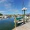 Room 127 - Waterfront, Heated Pool, Huge TV, Tiki Bar & Grill - Sarasota