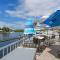 Room 127 - Waterfront, Heated Pool, Huge TV, Tiki Bar & Grill - Sarasota