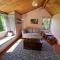 Tuis Grove - Onemana Holiday Home