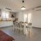 Apartment Bo&Dy with Private Pool - Rogoznica