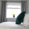 Portobello House - Four Bedroom House perfect for CONTRACTORS - Sleeps 6 - FREE parking - Wolverhampton