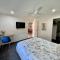 Lux in Bundy - Wifi, AC, Netflix and comfort