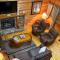 Cozy Trenton Cabin with Spa about 15 Mi to Lookout Mtn!