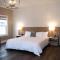 Colonial Hotel & Suites - Grand Bend