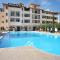 Queens Gardens suite by the sea, pool and mall