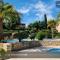 2P Terrasse vue piscine et jardin tropical La Croix Valmer
