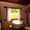 Casa com churrasq a 850m da Praia de Maresias SP - 马利西亚斯