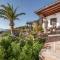 Casa Algarrobo by Rosas Cantares