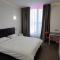 Rybalsky Studio Apartment Podil - Dnipro View