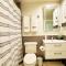 Classic Los Angeles Elegance in Downtown, Sleeps 4, Free Parking and 360 Degree View Roof Top Pool!