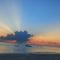 Double room, with breakfast, WIFI, 20 meters to the beach - 江比阿