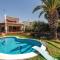 Villa 100 m from the beach