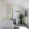 Three Bedroom Townhouse - Free Local Parking - by Property Promise