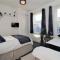Three Bedroom Townhouse - Free Local Parking - by Property Promise