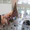 A2J Huge Modern Luxury 2BR Balcony Suite Near Ever Gotesco - 马尼拉