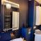 Luxurious Blue&Yellow Apartment in Kaunas Center - 考纳斯