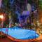 Palm Cove Beachside Apartments - Sea and Mountain Views