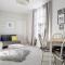 The Apartment, Bath
