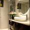 Au Lac Legend Hotel