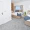 Parotia House by YourStays - 3 Bedroom House in Stoke-on-Trent