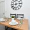 Parotia House by YourStays - 3 Bedroom House in Stoke-on-Trent