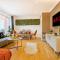 Detached House - City Centre Location - Free Parking, Garden, Smart TVs with Netflix by Yoko Property
