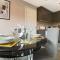 Detached House - City Centre Location - Free Parking, Garden, Smart TVs with Netflix by Yoko Property