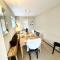 Ser Ar Y Bryn- Lovely family home with garden, walk to the village and beach