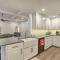 9 Mi to Magnolia Market Large Home in Waco!