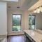 9 Mi to Magnolia Market Large Home in Waco!