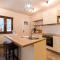 Castel'or Residence - Deluxe Restored Apartment in the heart of Old Town with Unique Views of Tampa Mt - Brašov