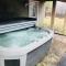 Beautiful Chalet with Hot Tub & Sauna in Poconos