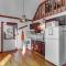 Beautiful Chalet with Hot Tub & Sauna in Poconos