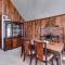 Beautiful Chalet with Hot Tub & Sauna in Poconos