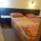 Shavit Simple room