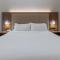 Holiday Inn Express & Suites Milwaukee NW - Park Place, an IHG Hotel - 密尔沃基