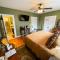 Bama Bed and Breakfast - Tusk Suite - Tuscaloosa