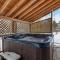 12 Beds Sleep 16 Chalet-Sauna-HotTub-2min to Blue